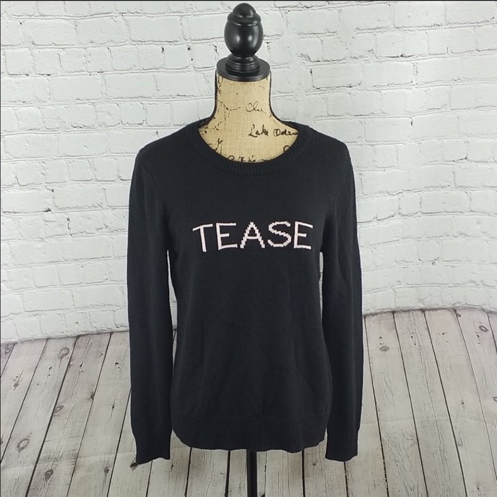 ⭐️Victoria Secret TEASE sweater ⭐️